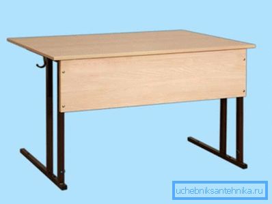 Inte högkvalitativa produkter används som ramverk för skrivbord, eftersom belastningen i skolan inte överstiger 50 kg per produkt