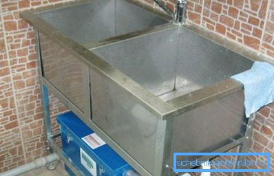 Som en försiktighetsåtgärd kan du installera en fettfälla under diskbänken Som en försiktighetsåtgärd kan du installera en fettfälla under diskbänken