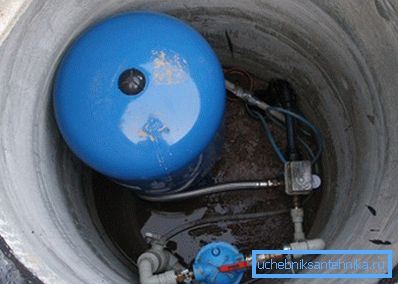 Reservoaren kan placeras hydroaccumulator och annan utrustning. Reservoaren kan placeras hydroaccumulator och annan utrustning.