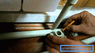 Vid installerade radiatorer mäta rören av dem. Vid installerade radiatorer mäta rören av dem.