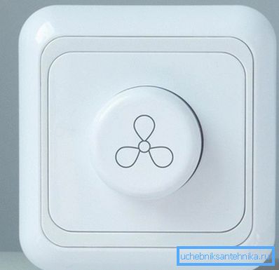 Det rekommenderas att sätta en speciell triac dimmer i fläktens strömförsörjningskrets.