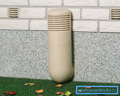 Ventilation av källaren av huset från plaströr