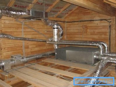 Ventilationskanaler installerade på vinden