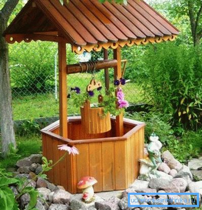 Den övre delen av brunnen, tillverkad av virke