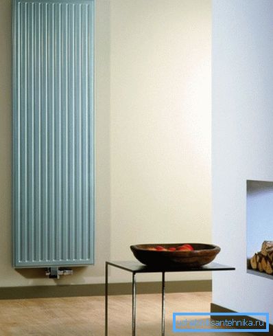 Vertikal stålpanel