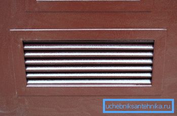 Ingångsmetalldörrar med ventilationsgaller Ingångsmetalldörrar med ventilationsgaller