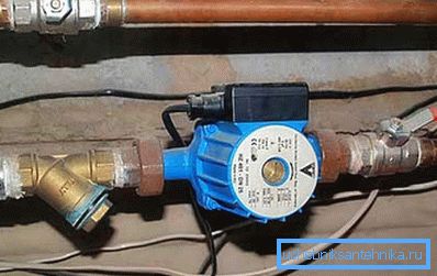 Tillsammans med pumpen sätter filter sump och kulventiler. Tillsammans med pumpen sätter filter sump och kulventiler.