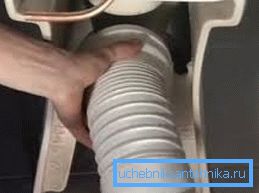 Temporärt eliminera läckage hjälper cellofan eller gummibandage. Temporärt eliminera läckage hjälper cellofan eller gummibandage.