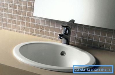 Mortise handfat hålls på plats med egen vikt.