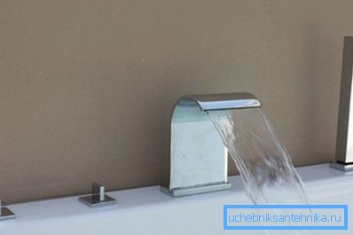 Mortise modeller att installera på ett vanligt bad är ganska svårt.