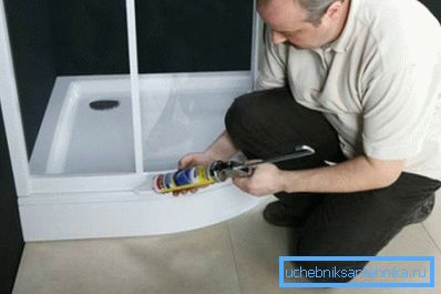 Alla sömmar och fogar ska förseglas med tätningsmedel. Alla sömmar och fogar ska förseglas med tätningsmedel.
