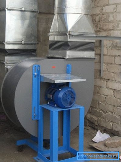 Inlägg framför luftkanalerna eliminerar överföringen av vibrationer. Inlägg framför luftkanalerna eliminerar överföringen av vibrationer.
