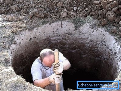 Pit under den första betongringen Pit under den första betongringen