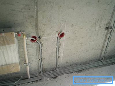 Kabel ligger i väggen