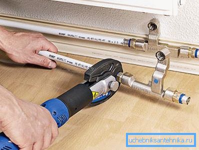 Byte och montering av radiatorer med metallplaströr