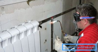 Byte av värmeväxlare i lägenheten gas svets kvalificerad specialist