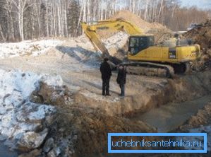 Jordarbeten under installation av culvertkonstruktion